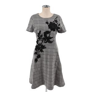 BETSEY JOHNSON Dress Womens Sz‎ 6 Houndstooth Print Floral Embroidered Fit Flare